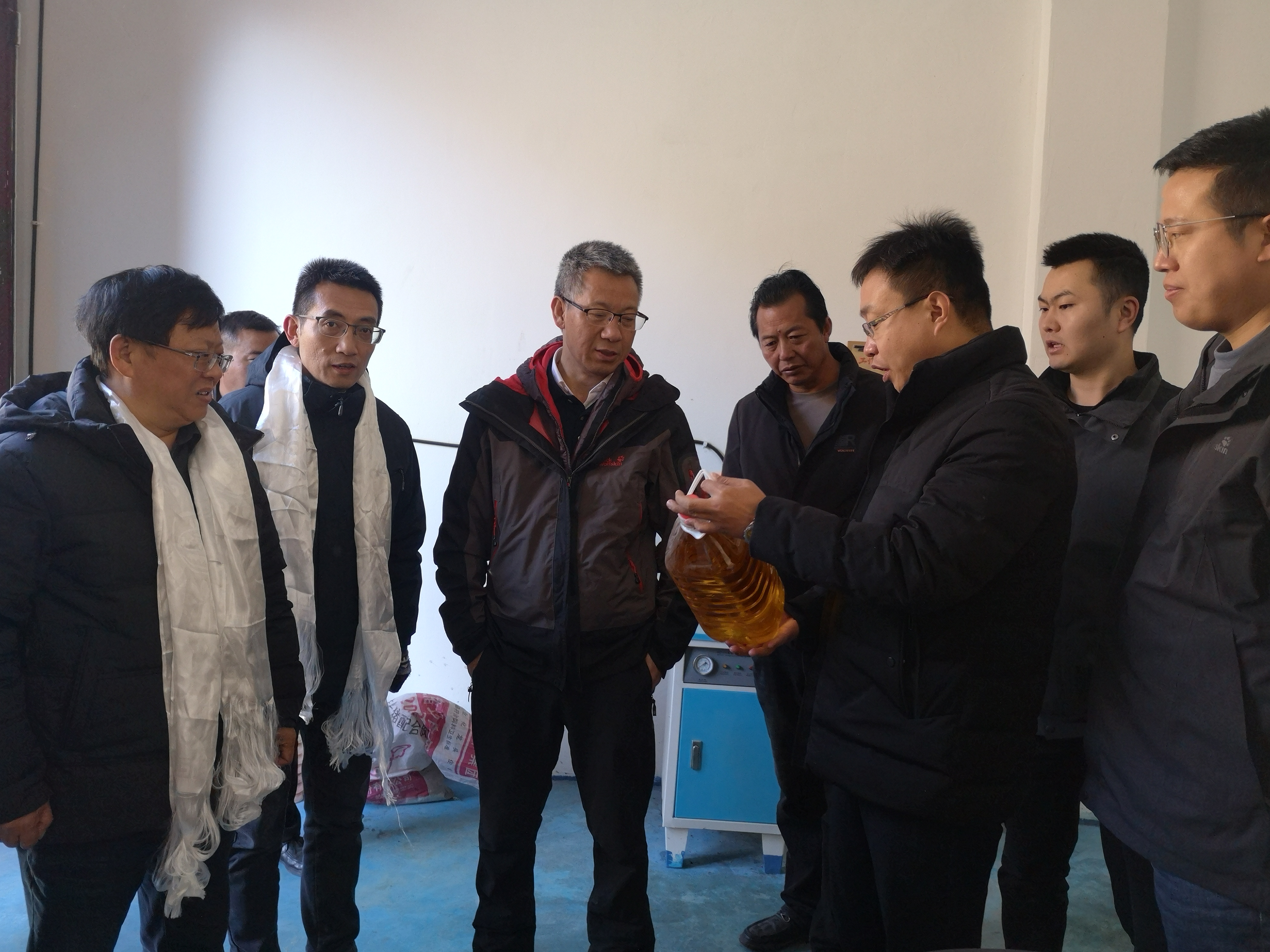 校长刘树根一行到巴塘县开展系列脱贫攻坚工作