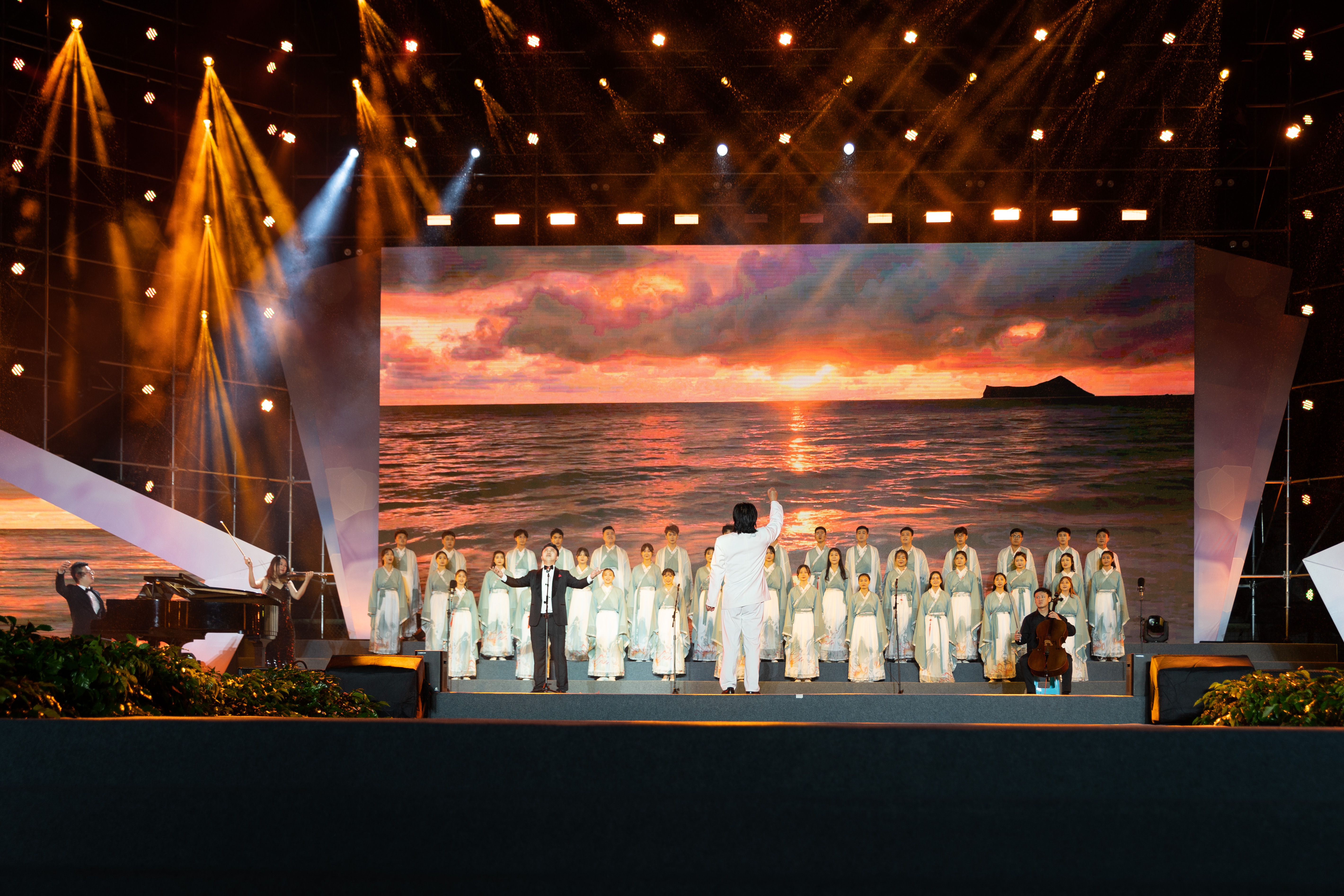 第十二届"西华秋韵"文艺晚会举行 难忘的精彩时光